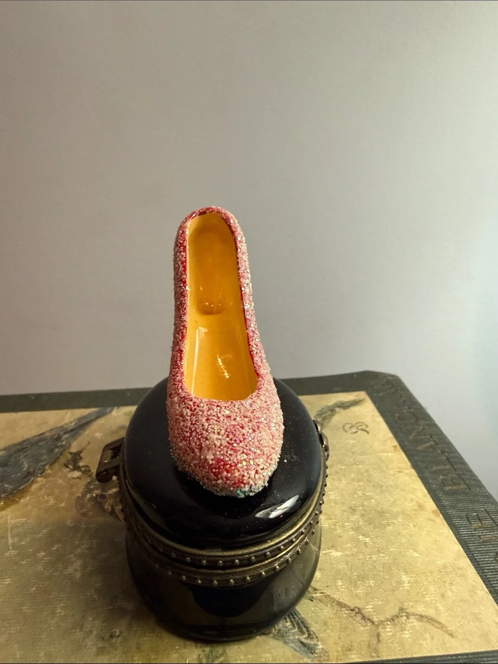 Marilyn Monroe Pink Glitter Stiletto Trinket Box - Picture 2 of 7